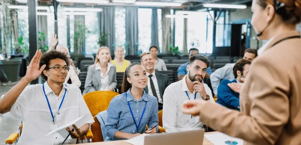 From Supply Chain Crisis to Sales Growth: How AI Microlearning is Reinventing B2B Product Training